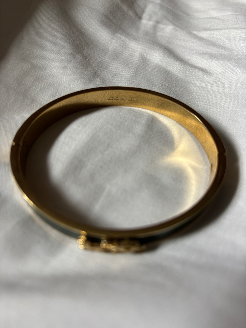 Dark Green & Gold Coach Clasp Bangle with Horse and Carriage - Picture 2 of 8
